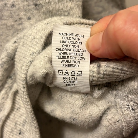 Maurices Heather Gray crewneck sweater size large - Picture 4 of 10